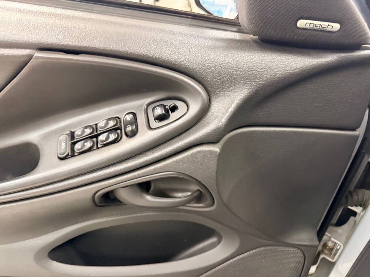 2002 Ford Mustang 46