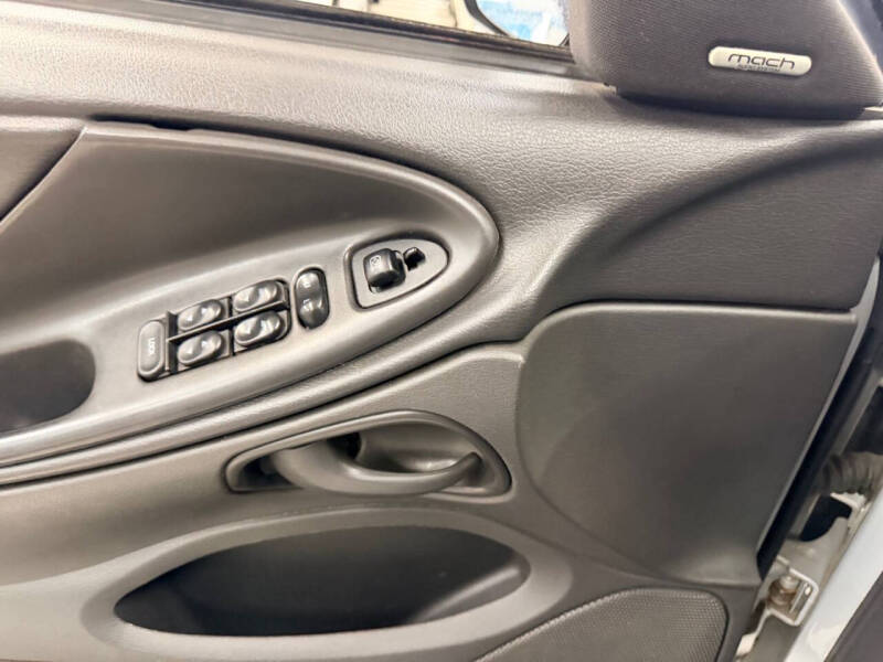 2002 Ford Mustang Deluxe