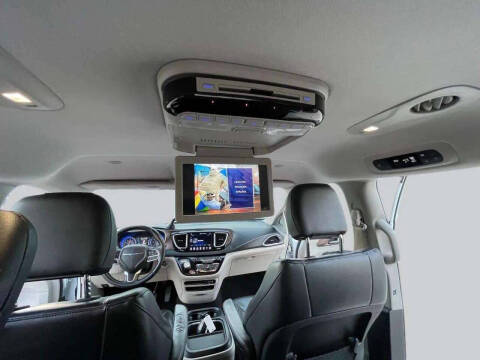 2017 Chrysler Pacifica Touring-L