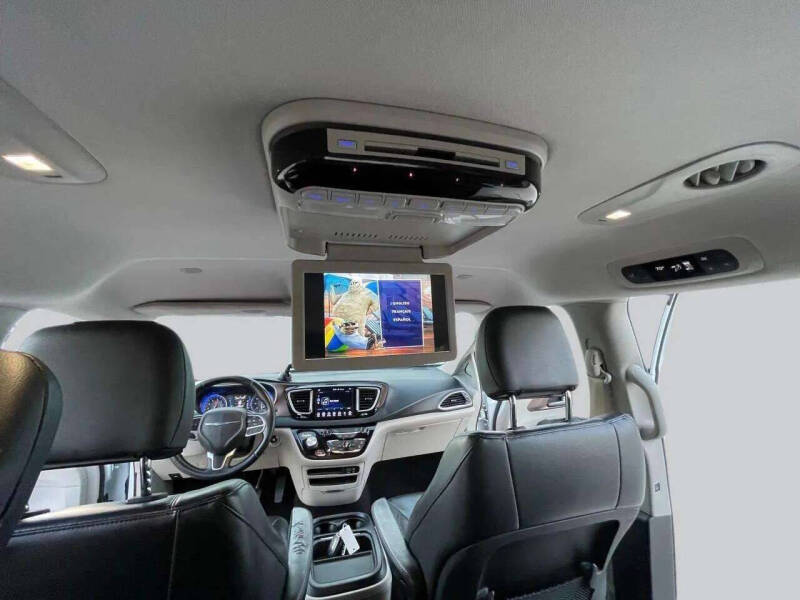 2017 Chrysler Pacifica Touring-L