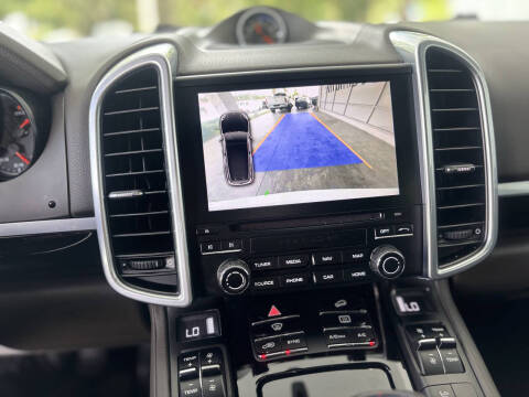 2017 Porsche Cayenne Platinum Edition