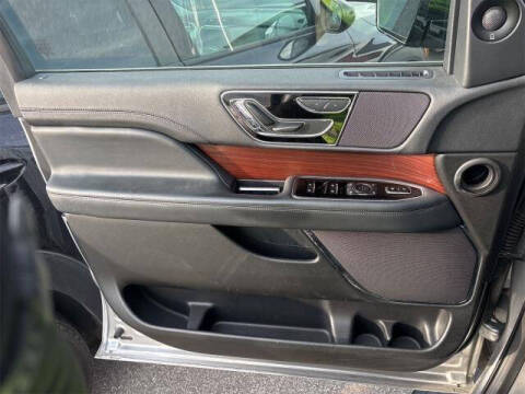 2023 Lincoln Navigator Standard