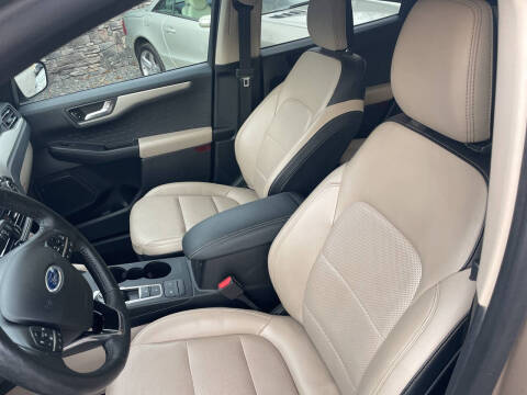 2020 Ford Escape SEL