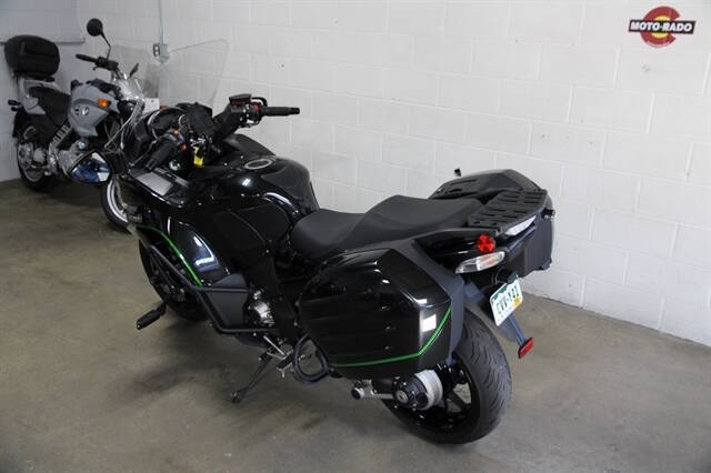 2021 Kawasaki CONCOURS 1