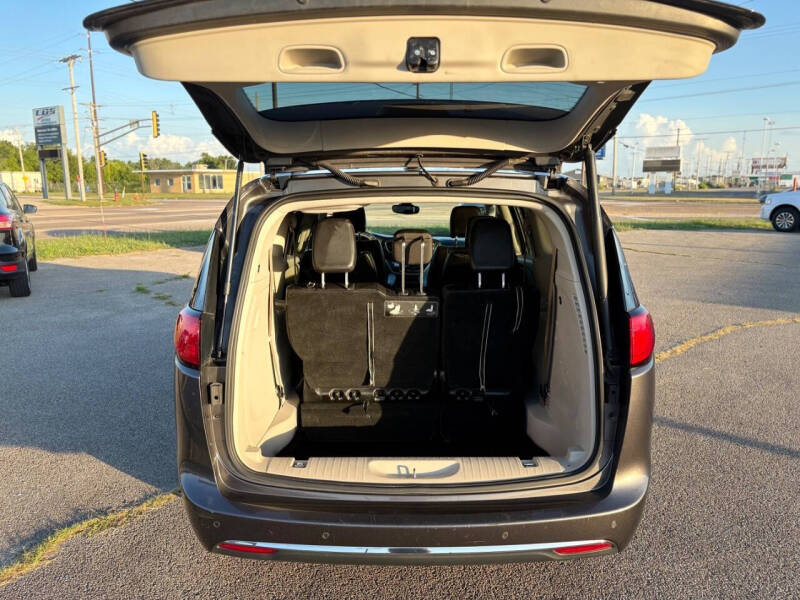 2017 Chrysler Pacifica Touring-L