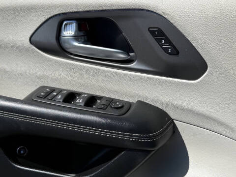 2023 Chrysler Pacifica Plug-In Hybrid Touring L