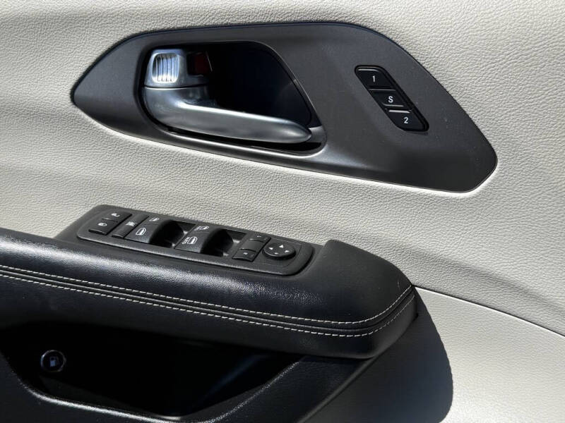 2023 Chrysler Pacifica Plug-In Hybrid Touring L