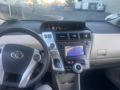 2013 Toyota Prius v Three