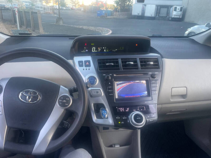 2013 Toyota Prius v Three