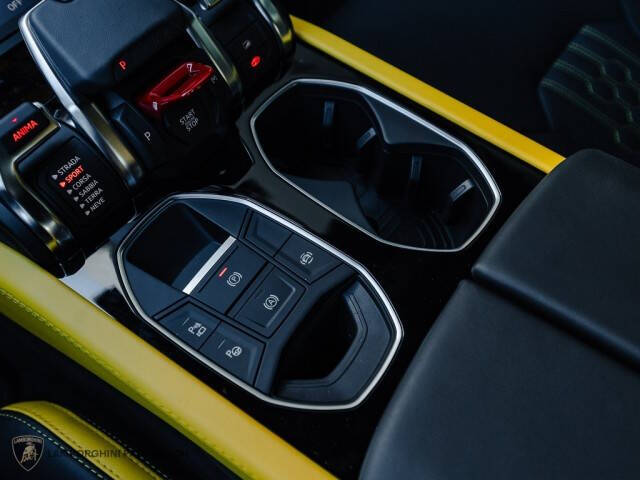 2025 Lamborghini Urus SE