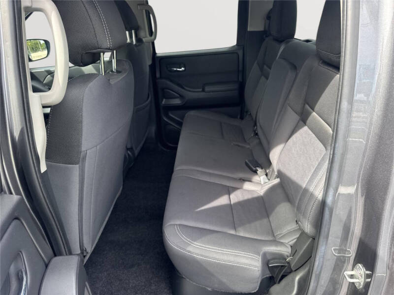2023 Nissan Frontier SV