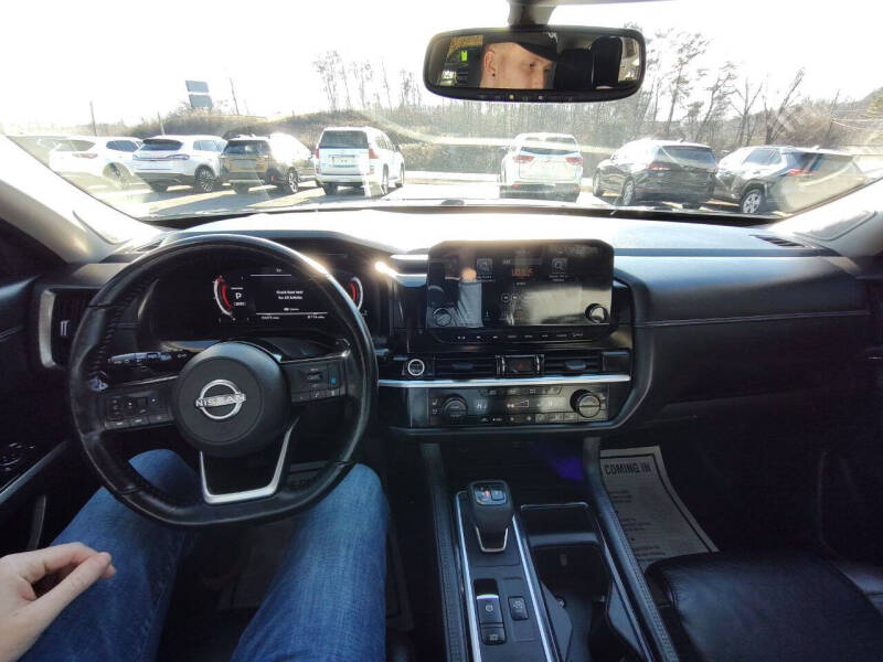 2022 Nissan Pathfinder Platinum