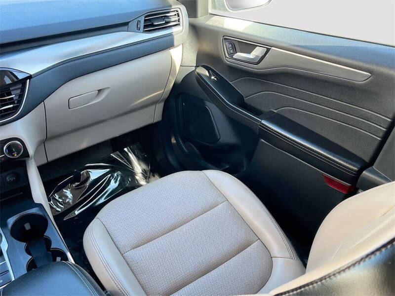 2022 Ford Escape Titanium