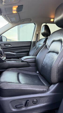 2024 Nissan Pathfinder SL