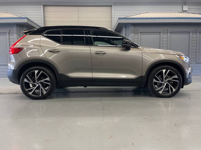 2022 Volvo XC40 T5 R-Design