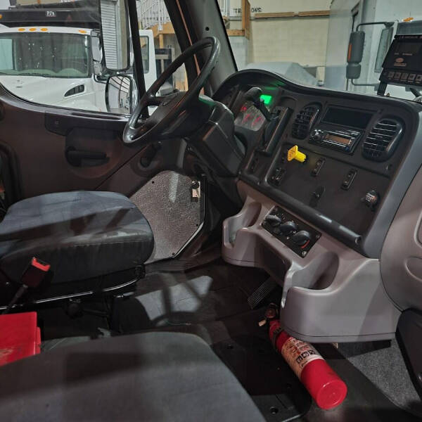 2016 Freightliner M2 106