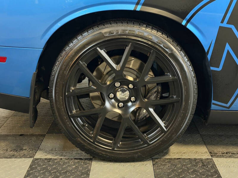 2016 Dodge Challenger 392 HEMI Scat Pack Shaker