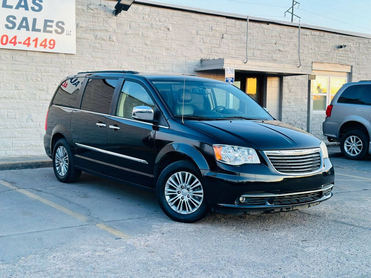 2014 Chrysler Town and Country for sale at Atlas Auto Sales LLC in Lincoln, NE