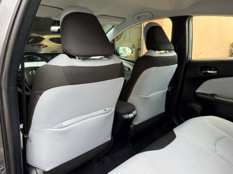 2019 Toyota Prius LE