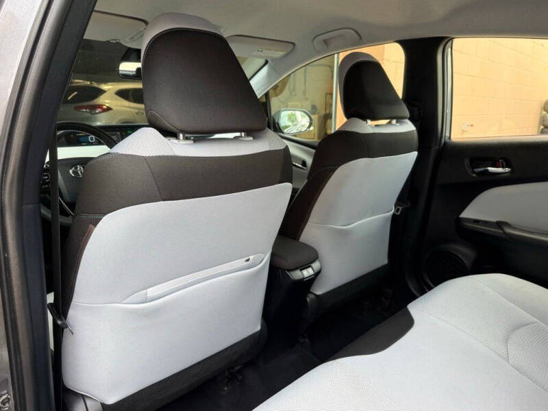 2019 Toyota Prius LE