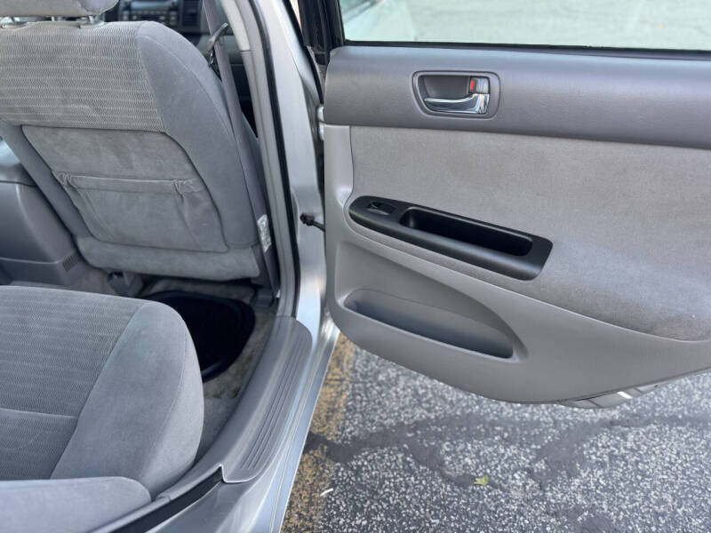 2005 Toyota Camry LE V6