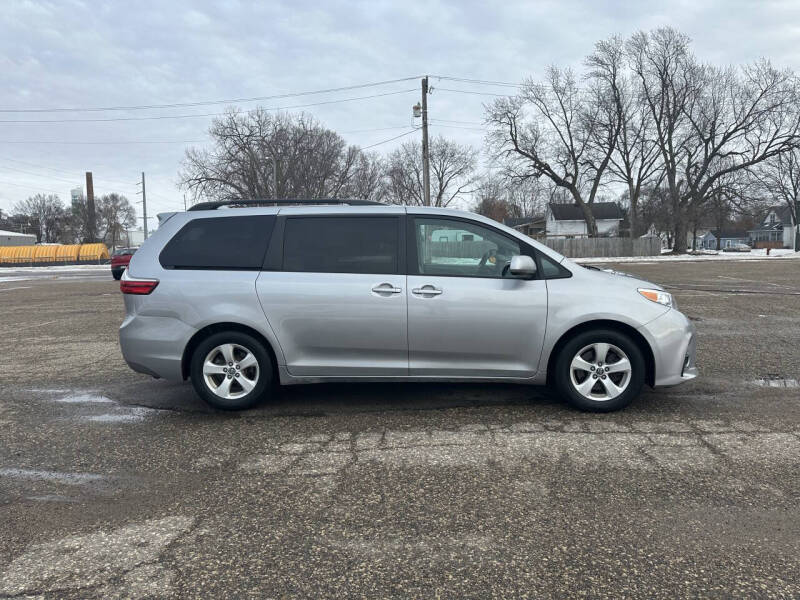 2019 Toyota Sienna LE 8-Passenger