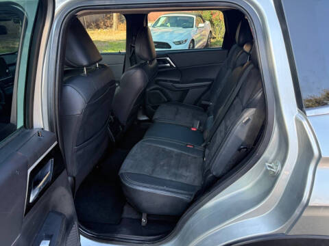 2023 Mitsubishi Outlander SE