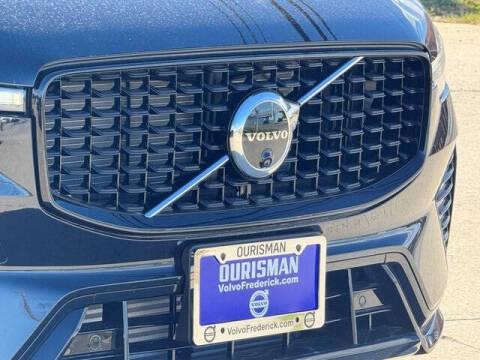 2025 Volvo XC60 T8 Plus Dark Theme