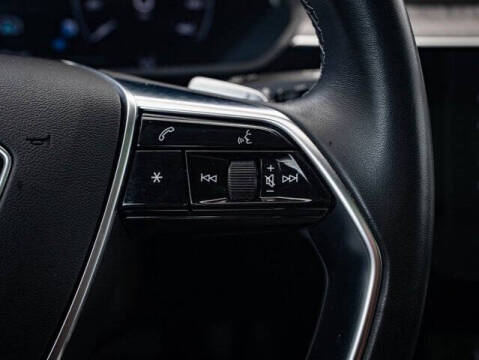 2022 Audi e-tron quattro Premium