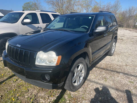 2005 Jeep Grand Cherokee for sale at HEDGES USED CARS in Carleton MI