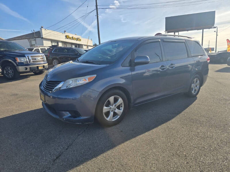 2014 Toyota Sienna LE 8-Passenger