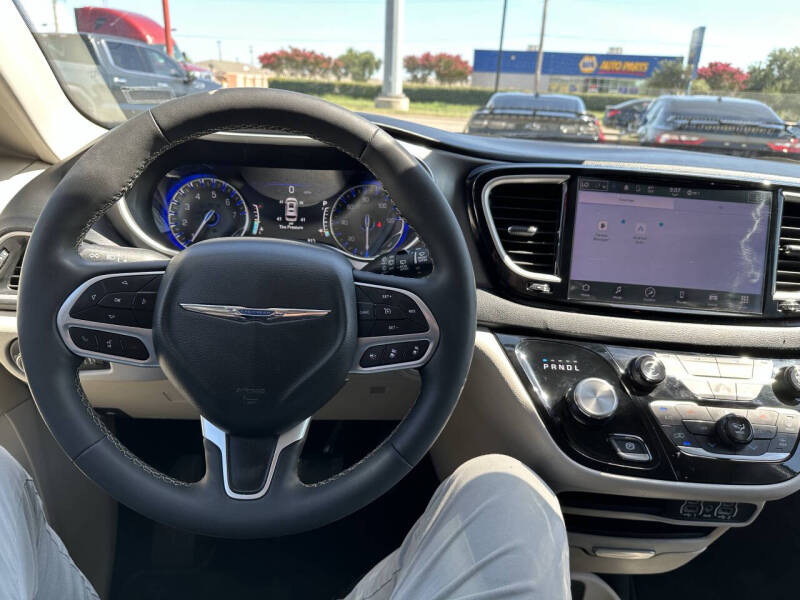 2024 Chrysler Pacifica Touring L