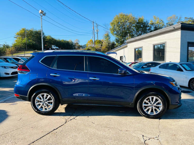 2019 Nissan Rogue SV photo 5