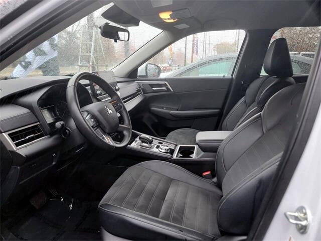 2024 Mitsubishi Outlander SE