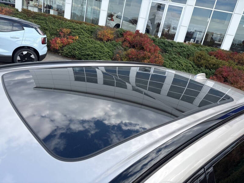 2024 Volvo XC60 B5 Core Dark Theme