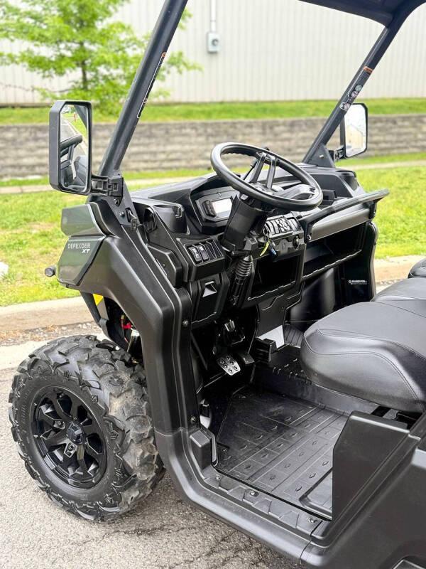 2024 Can-Am Defender HD7