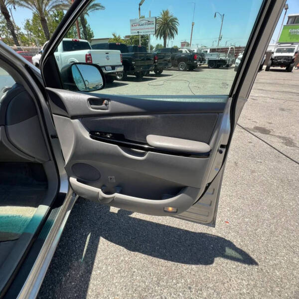 2004 Toyota Sienna