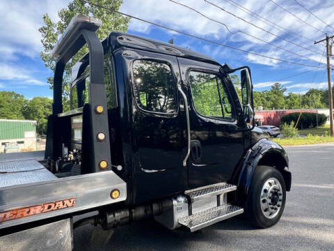2021 Freightliner M2 106