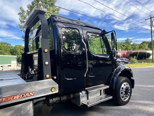 2021 Freightliner M2 106