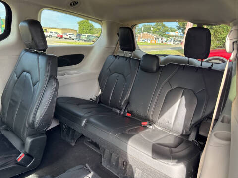 2017 Chrysler Pacifica Touring-L