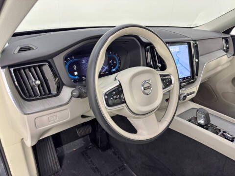 2023 Volvo XC60 B5 Plus Dark Theme