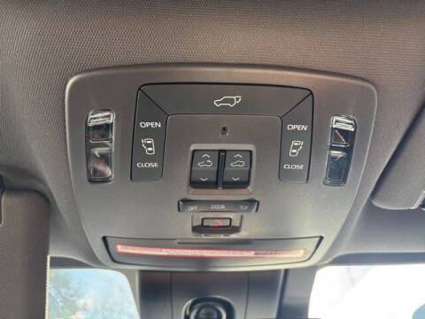 2023 Toyota Sienna Platinum 7-Passenger