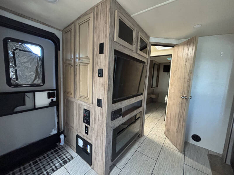 2020 Palomino Solaire 260FKBS