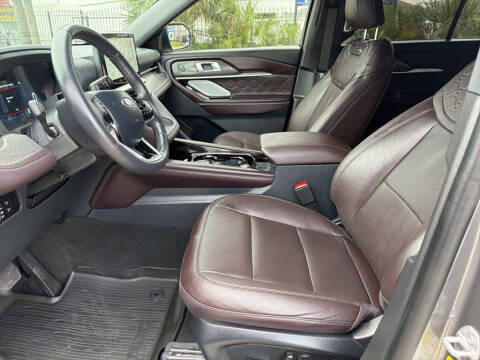 2025 Ford Explorer Platinum