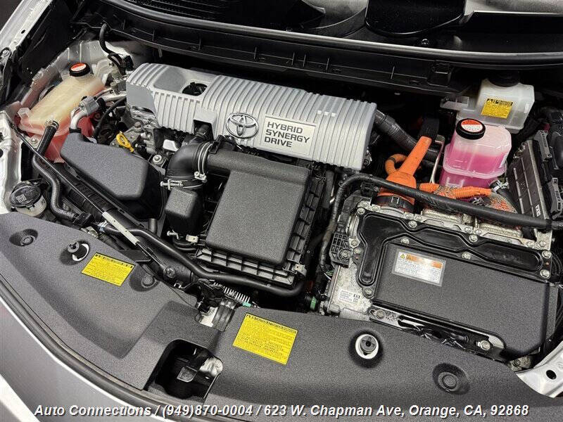 2014 Toyota Prius v Two