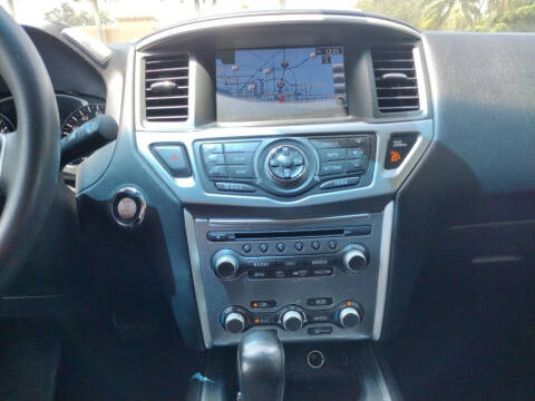 2017 Nissan Pathfinder SL