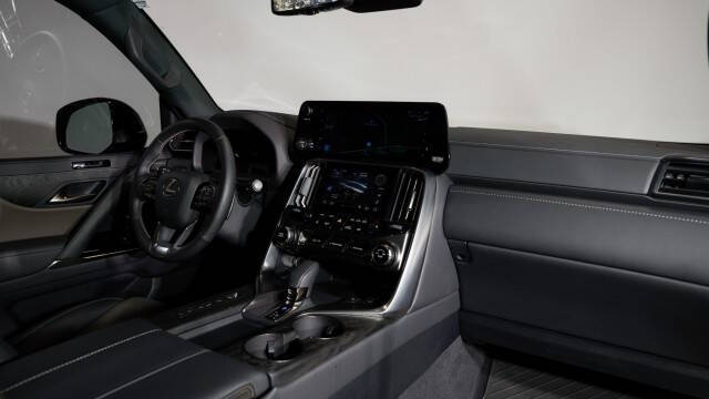 2025 Lexus LX 700h Overtrail