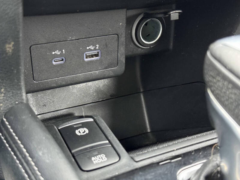 2021 Nissan Kicks SR