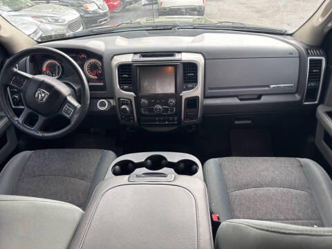 2017 RAM 1500 SLT