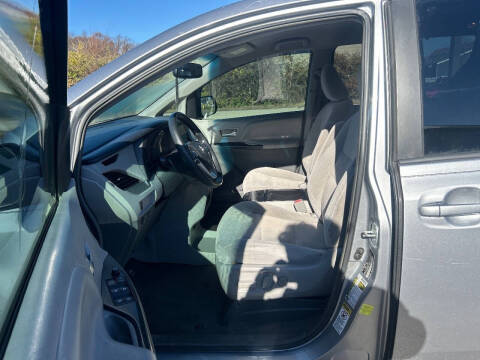 2017 Toyota Sienna LE 8-Passenger